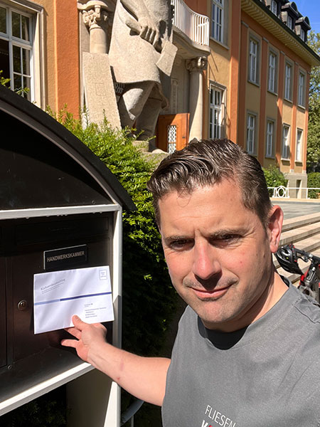 Christian Kossmehl am Briefkasten der HWK