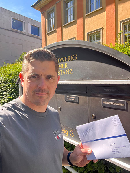 Christian Kossmehl am Briefkasten der HWK